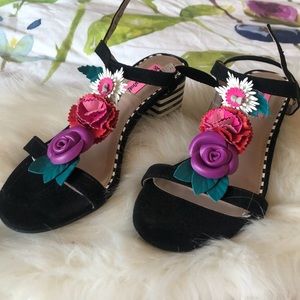 NEW BetseyJohnson Floral Sandals - size 5.5
